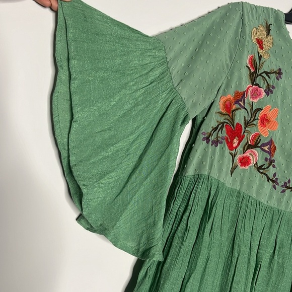 UMGEE Green Boho Floral Embroidered Bell Sleeve Keyhole Dress Size M.    ((B4)) - Picture 6 of 8